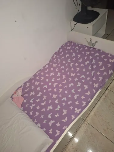 Cama montessoriana infantil