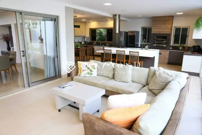 Casa em condomínio à venda, 4 quartos, 4 suítes, 3 vagas, Jardim Karaíba - Uberlândia/MG