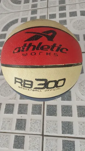 Vendo bola de basquete
