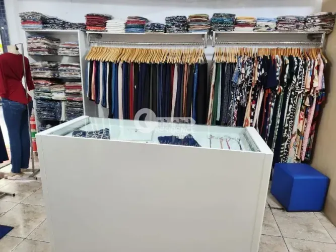 Loja de Roupas femininas passando o ponto. São Caetano do Sul - Centro.