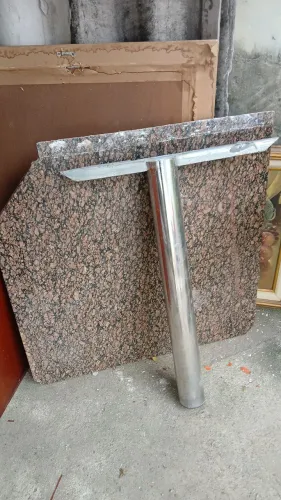 Pia. Mesa. Pia de banheiro
