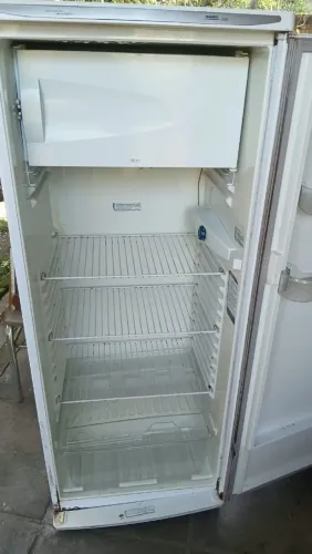 Geladeira Dako 340 litros em bom estado