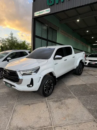 Toyota Hilux CD SRX Plus 4X4 2.8 TDI Die. Aut. 2024