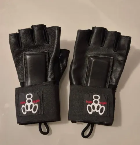 Luvas Tripple Eight com Protetor de Punho 