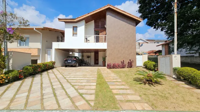 Casa em condomínio para venda em Alphaville com 4 quartos, sendo 2 suítes, 306m²