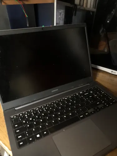 Vende-se Notebook p/ retirada de peças!