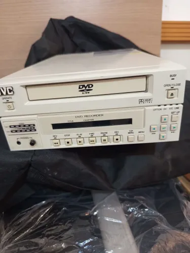 Gravador de DVD JVC profissional