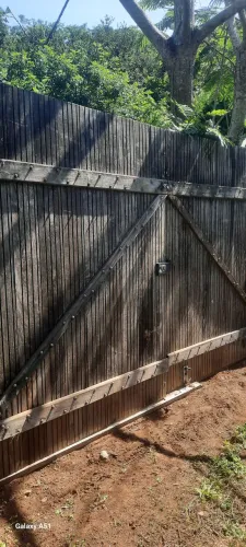 Portão de massaranduba em ótimo estado 