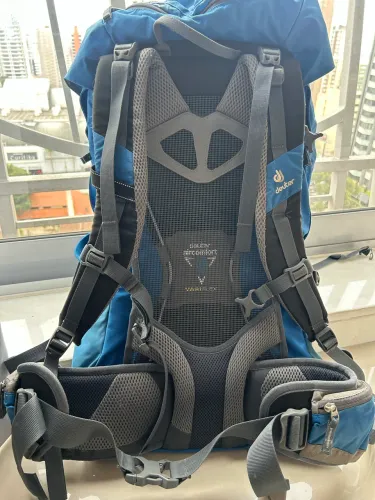 Kit Camping / Trekking Completo - Deuter + Quechua + Bastão Guepardo