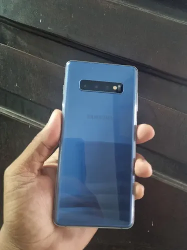 Vendo SAMSUNG S10 PLUS 128G/8 TODO BOM MARCA DE USO NORMAIS 