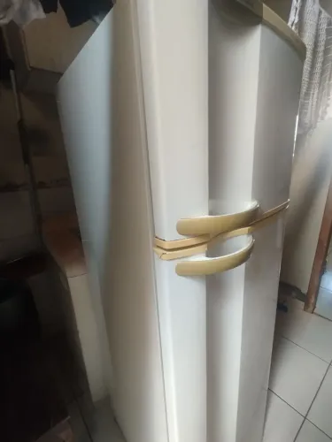 Vendo geladeira Eletrolux