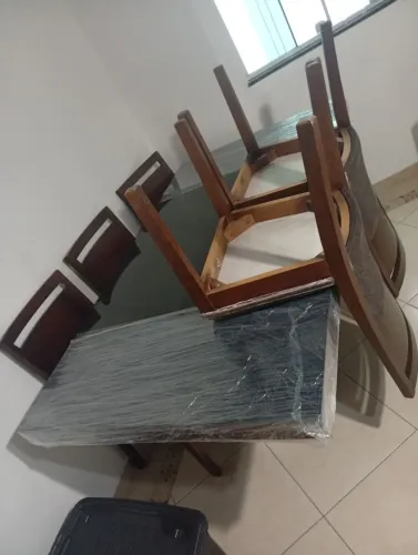 Mesa com 6 cadeiras