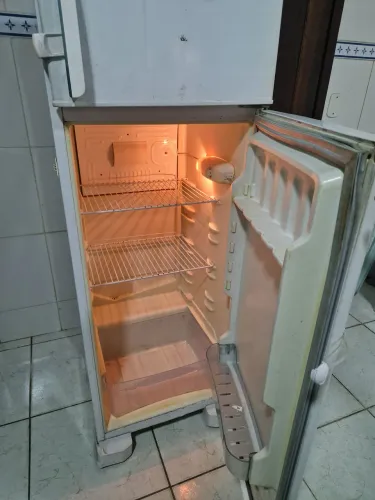 Vendo geladeira grande