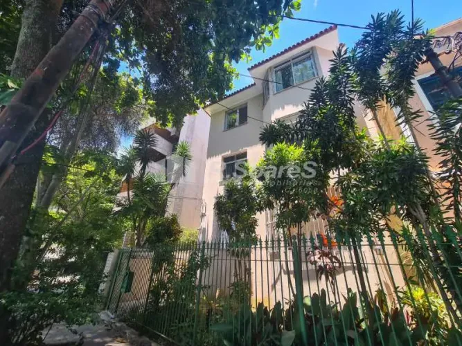 Sala/Quarto reformado ao pés da praia da Urca!