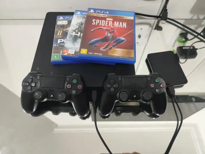 PS4 Slim 1.5TB (Lacrado) + 2 Controles + 3 Jogos