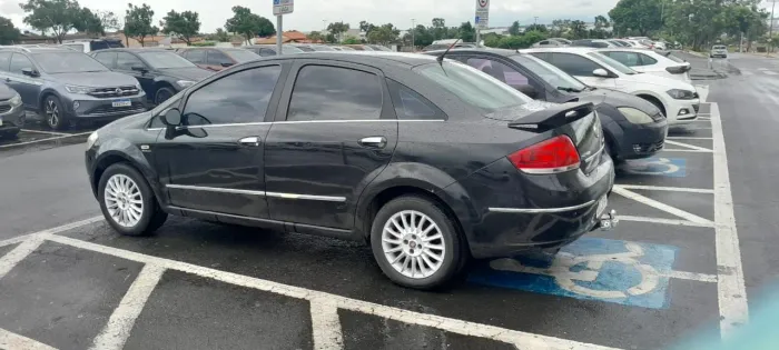 Fiat Linea Absolute 1.9/1.8 Flex Dualogic 4P 2010