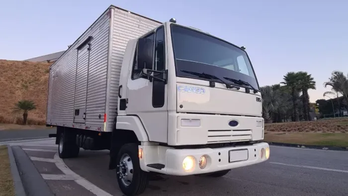 Ford Cargo 815e ano 2008/2009 - Bau de 6,30m - Muito Conservado pronto para trabalhar
