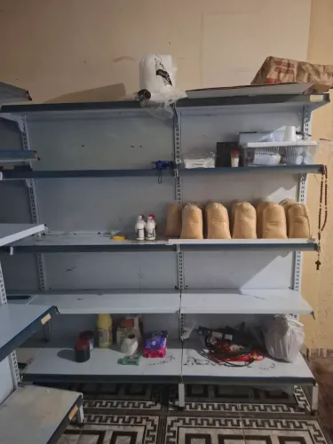 Vendo 10 mentros de gôndolas preço negociavel 300,00 cd metro 