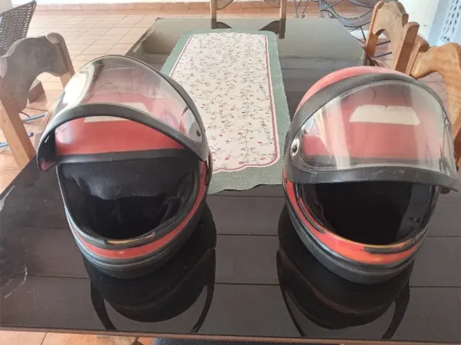 Capacete 50 reais.