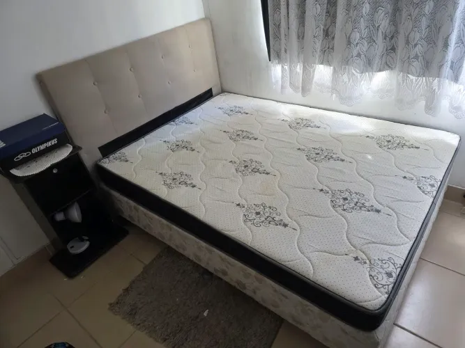 Box, colchão e cabeceira estofada - Cama de casal