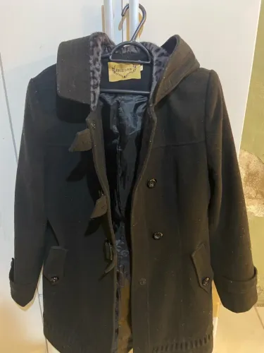 Sobretudo feminino preto com capuz forrado tamanho M