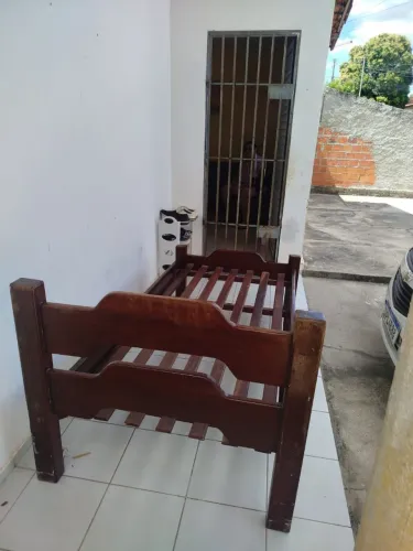 Cama de madeira