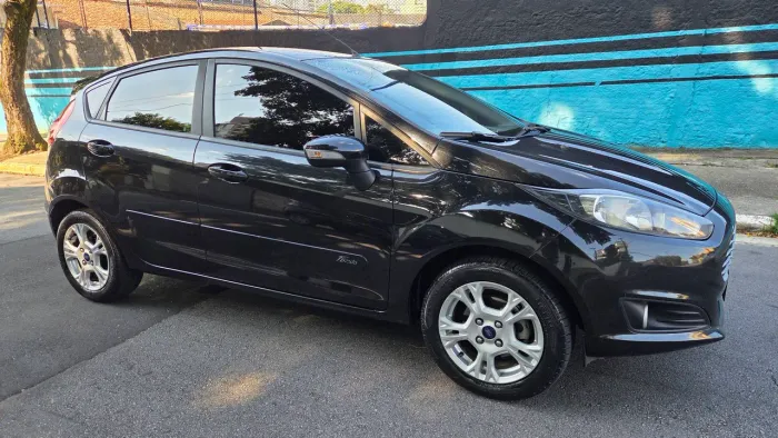 Ford Fiesta 1.6 16V Flex Aut. 5P 2016