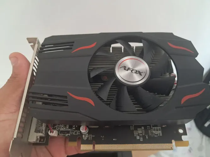 Placa de video RX 550 4GB (Leia o anúncio)
