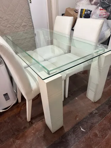 Mesa de jantar com aparador 