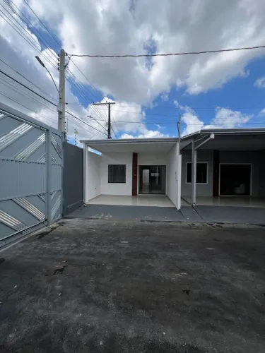 ALUGA-SE CASA (NO PARQUE DEZ ) COM 02 QUARTOS