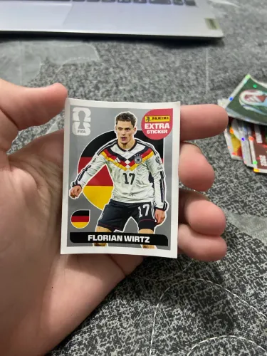 Figurinha da copa(extra sticker FLORIAN WIRTZ prata)
