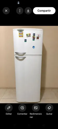 Geladeira Frost Free 2 Portas em Excelente Estado, Ideal para sua Cozinha".