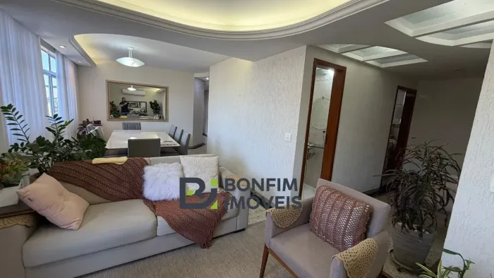 APARTAMENTO NO CENTRO 157m² - (Prédio com elevador e portaria 24 horas)