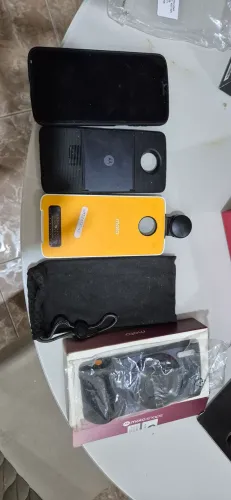 Vendo Moto Z3 Play + Snaps + caixas