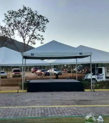 Locação Tablado cobertura com tenda