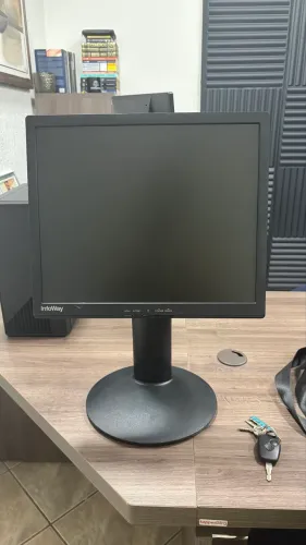 Monitor de computador ajustável 17 pol semi novo