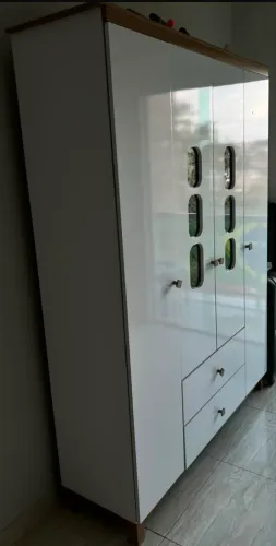 Guarda roupas novíssimo