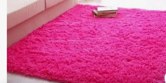 Tapete de pelinho rosa