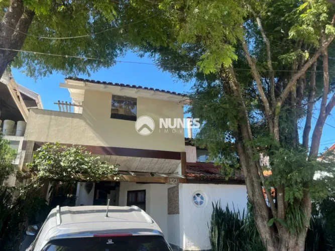 Casa para locação com 3 suítes e 4 Vagas de garagem no Alphaville