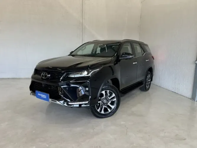 Toyota Hilux SW4 SRX Plat. 4X4 2.8 TB Die. Aut. 2025