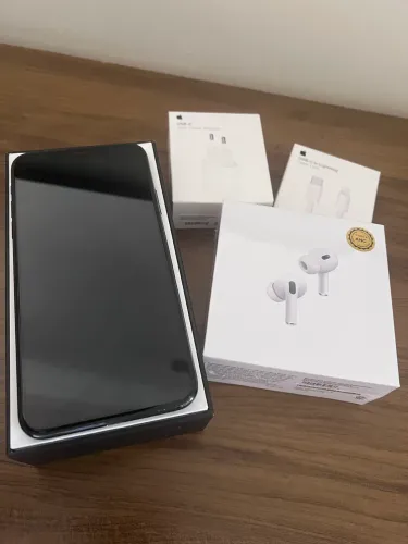 iPhone 11 Pro Max + kit completo ( carregador 20w + cabo e fone)