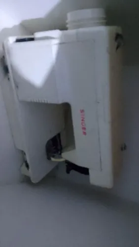 Máquina de costura pra vender logo