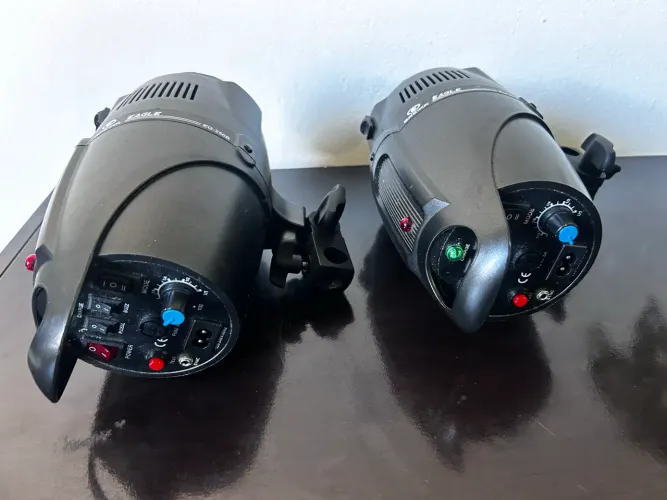 Vendo  duas Tochas Flash Greika EG-250B 250W