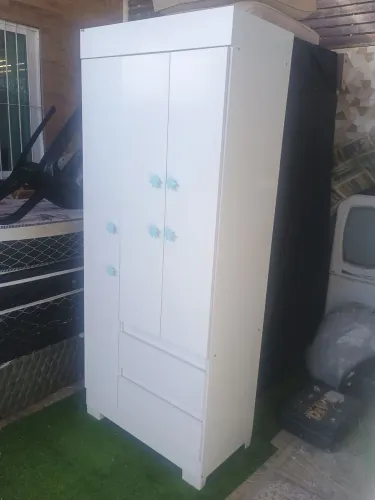 Guarda roupa infantil 3 portas e 2 gaveta semi-novo