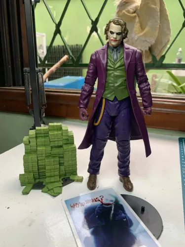 Coringa joker heath ledger dc mcfarlane multiverse