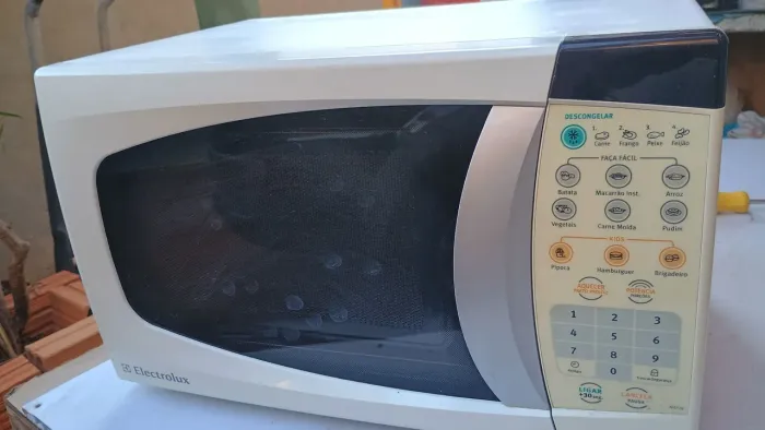 Microondas Electrolux 17-Litros Usado