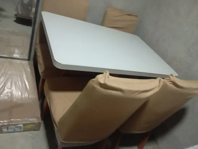 MESA DE JANTAR 4 LUGARES COM TAMPO DE VIDRO
