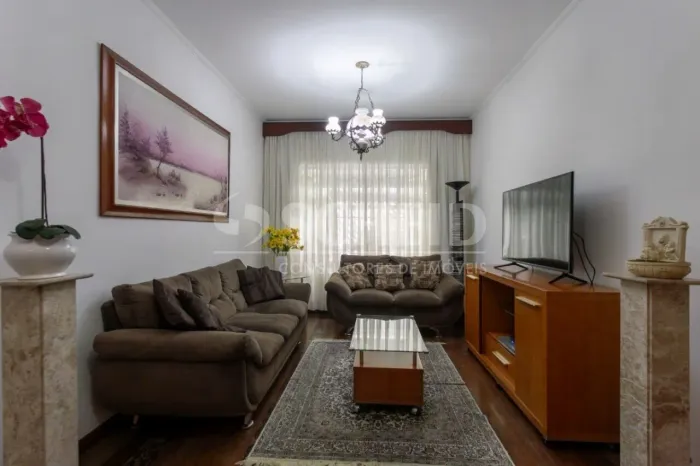 Casa á Venda na Vila Mascote com 283m², 4 quartos sendo 2 suítes, 2 vagas.