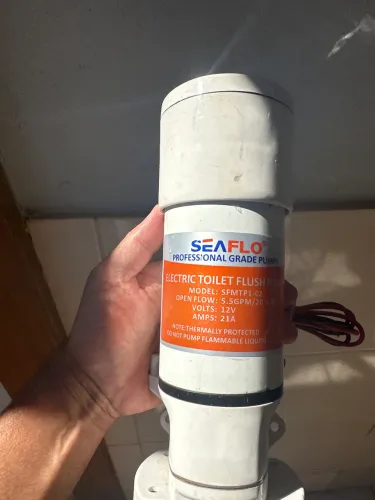 ? Bomba Elétrica para Descarga Náutica SEAFLO