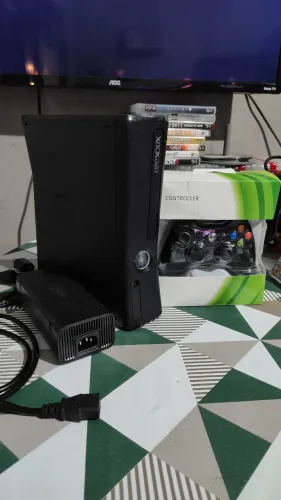 Xbox 360 Slim Desbloqueado e Revisado + HD externo com +70 jogos + 2 Controles